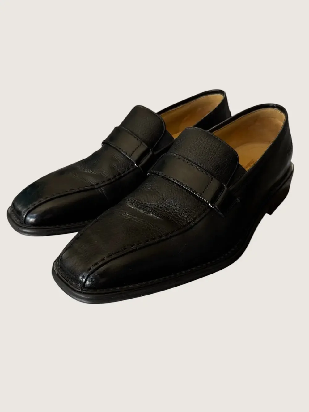 Johnston & Murphy Brass Boot black leather loafers. Genuine goatskin lining 8.5